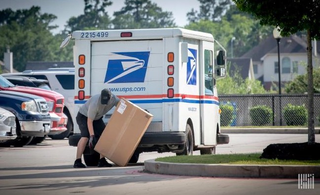 USPS posts small revenue on drop in parcel volume for FY 2022