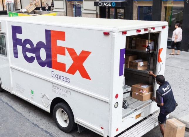 FedEx Express revamp hangs on fate of USPS, pilot talks