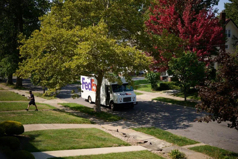 FedEx and UPS locked in price war to lure small businesses